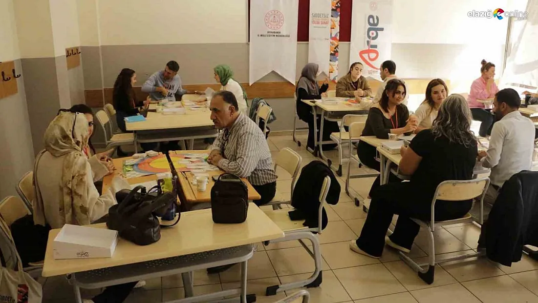 Diyarbakır'da 'Şiddetsiz İletişim Yoluyla Yolda Sanat' eğitimi