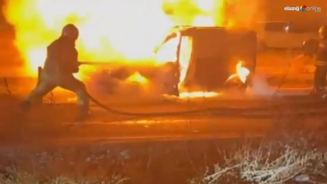 Diyarbakır'da hafif ticari araç alev topuna döndü