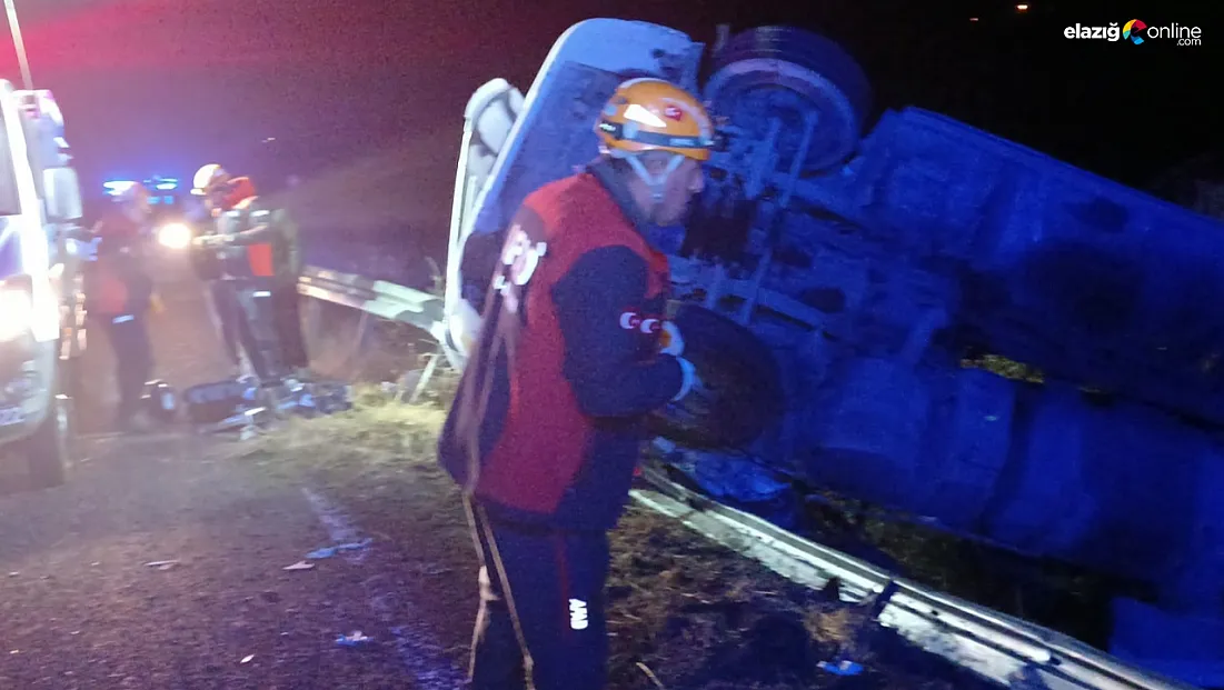 Elazığ’da Trafik Kazası: Kamyon Devrildi, Sürücü Güçlükle Kurtarıldı!