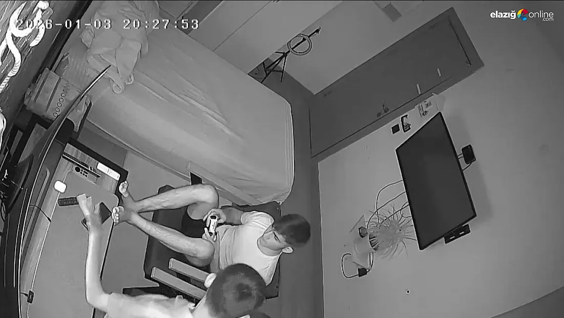 Kuzenlerin depremle imtihanı: Biri yerinden fırladı, diğeri istifini bozmadı