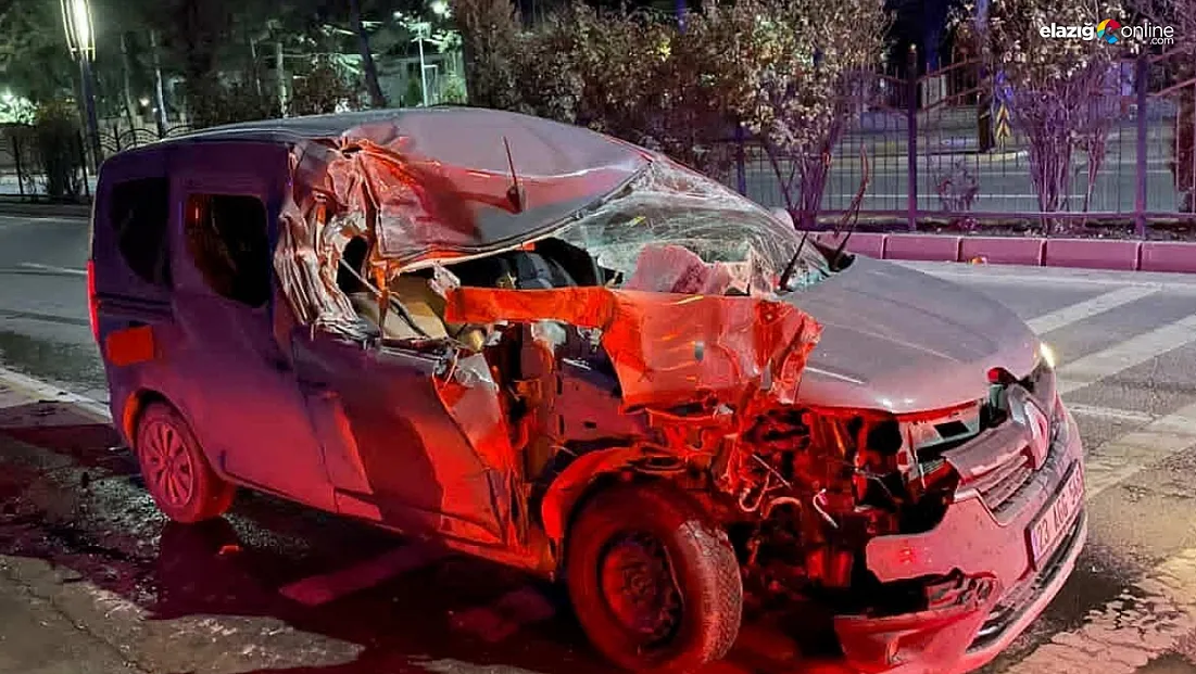 Belediye aracına çarpan sürücü yaralandı