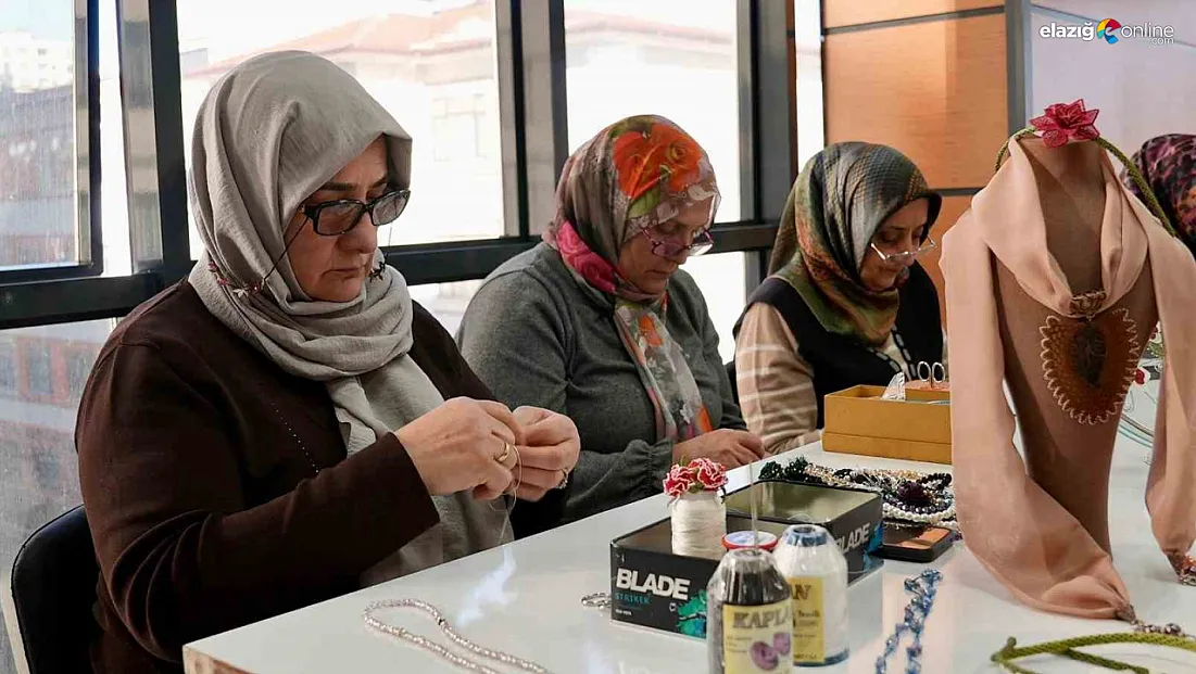 Elazığlı kadınların elinde 'iğne oyası' yeniden hayat buluyor