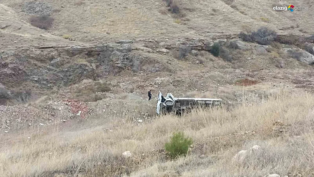 Keban-Ağın Yolunda Kamyon Şarampole Devrildi: Sürücü Yaralandı!