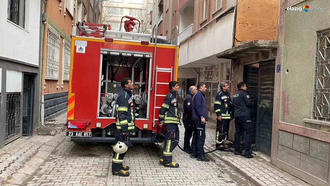 Elazığ’da metruk binada yangın paniği