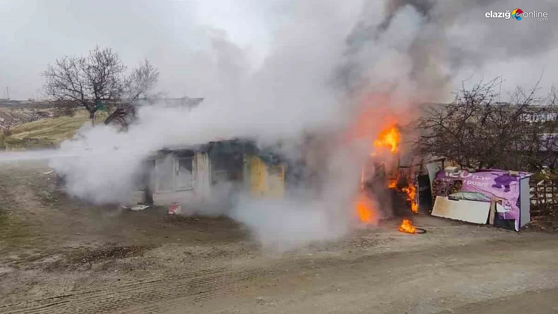 Yemişlik’te odunluk deposunda yangın paniği