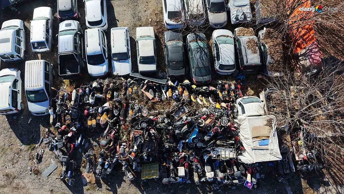 Elazığ yediemin otoparkında yasal süreç çıkmazı: Lüks araçların içinde otlar bitiyor!