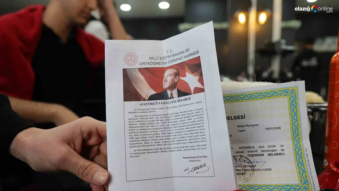 Esnaf dediğin böyle olur! Elazığlı berberden öğrencilere 'Başarı' primi