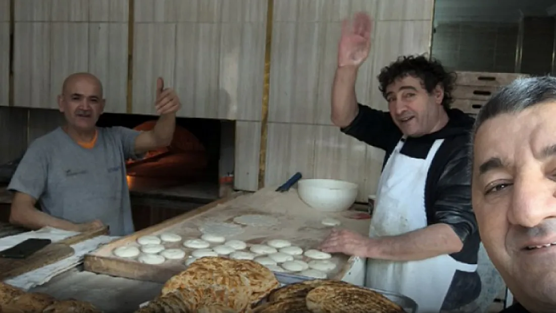 Elazığlı Dernekten İzmir’de 'Bir Ekmek de Askıya' Kampanyası