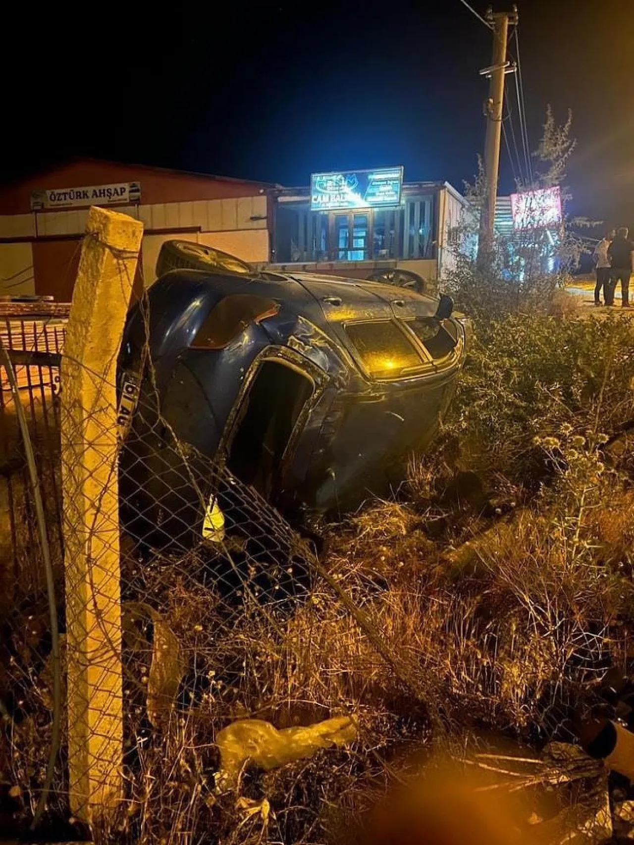 Elazığ'da bahçeye yuvarlanan otomobilde 1 kişi yaralandı