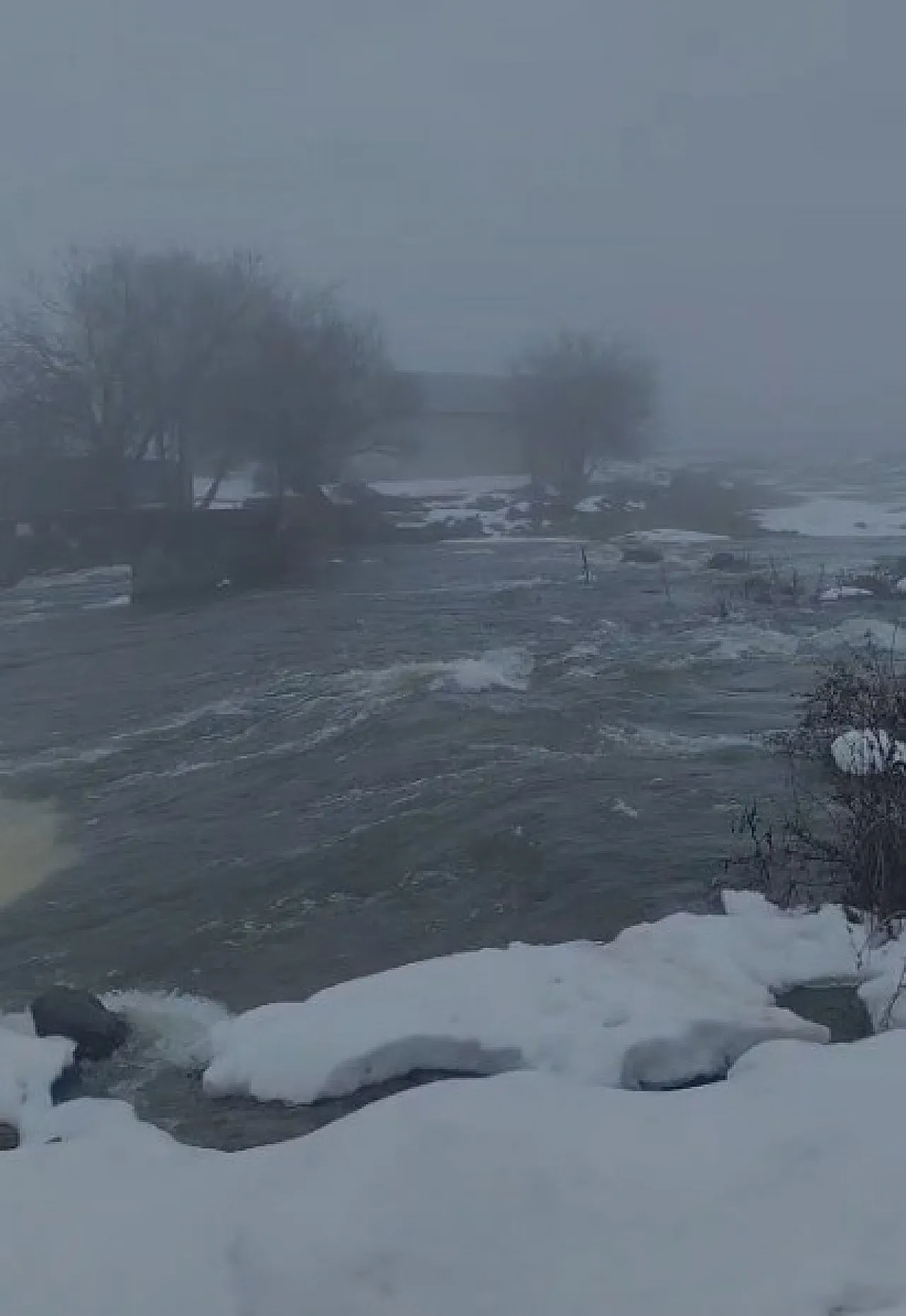 Elazığ'da sağanak yağış sonrası dereler coştu