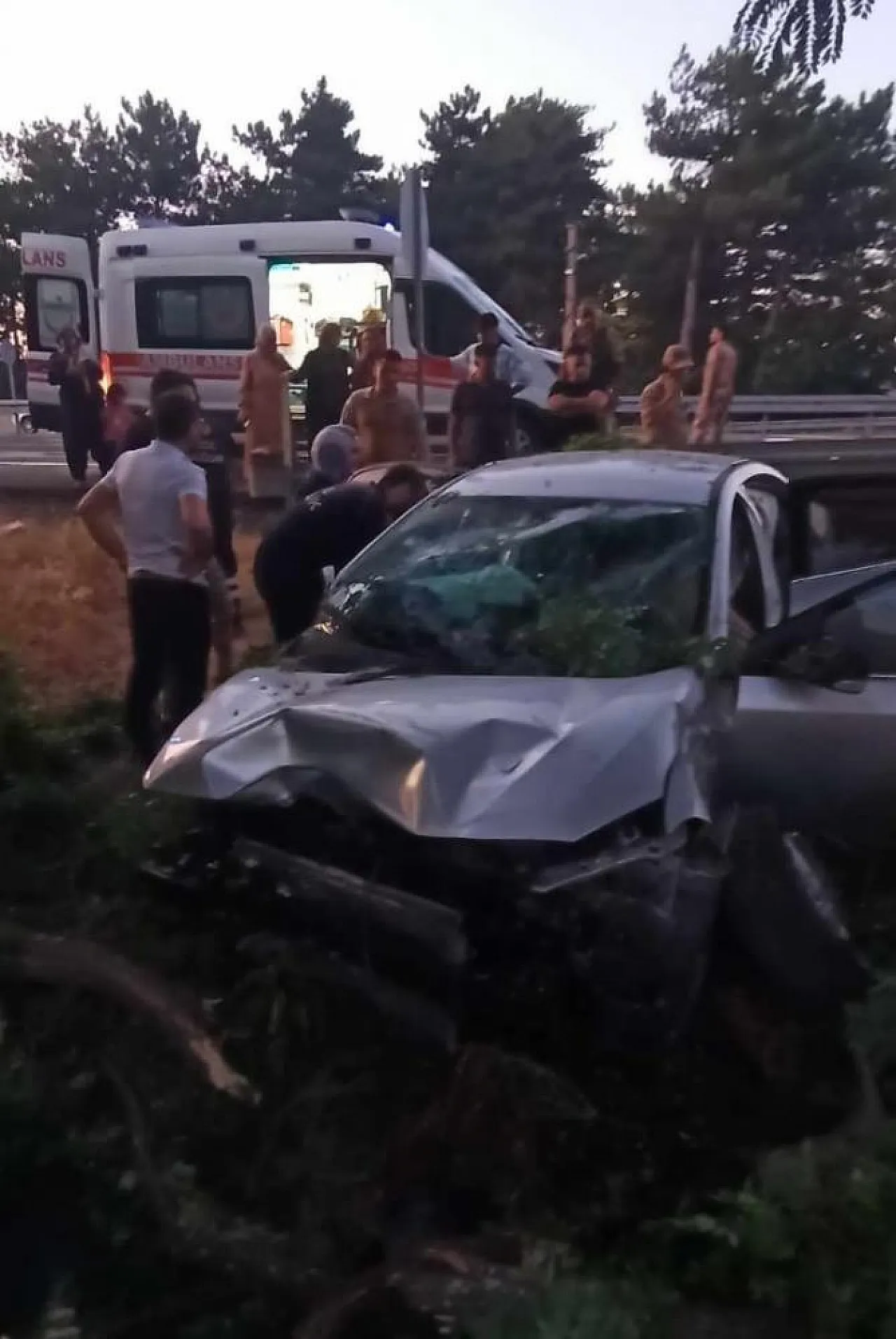 Otomobil şarampole uçtu! 4 yaralı