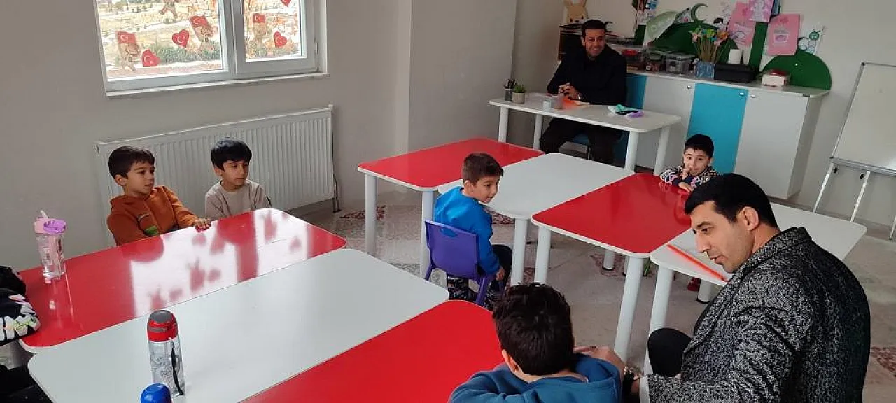 Sınıf sınıf gezdi, derslere ortak oldu: Müftü Çavaş'la din eğitiminin çıtası yükseliyor!