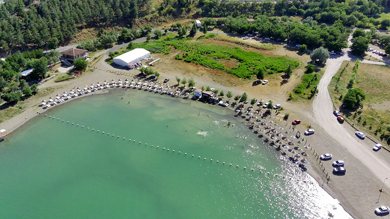 Hazar Gölü, bayramda tatilcilerin doğudaki tercihi