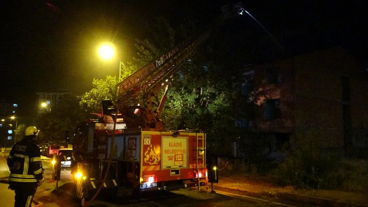 Elazığ'da korkutan çatı yangını! Yangının adresi Kırklar Mahallesi