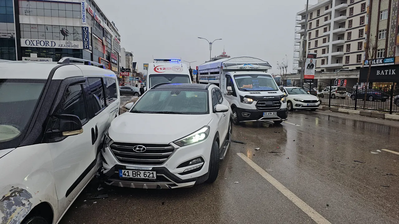 Elazığ'da otomobil ile taksi çarpıştı: 1 yaralı