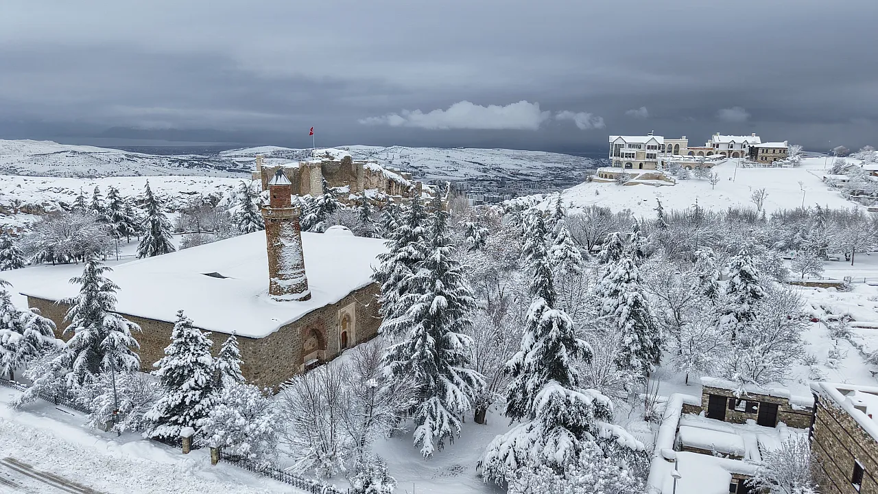 Soğuk, sert ve büyüleyici: İşte kar altındaki Harput