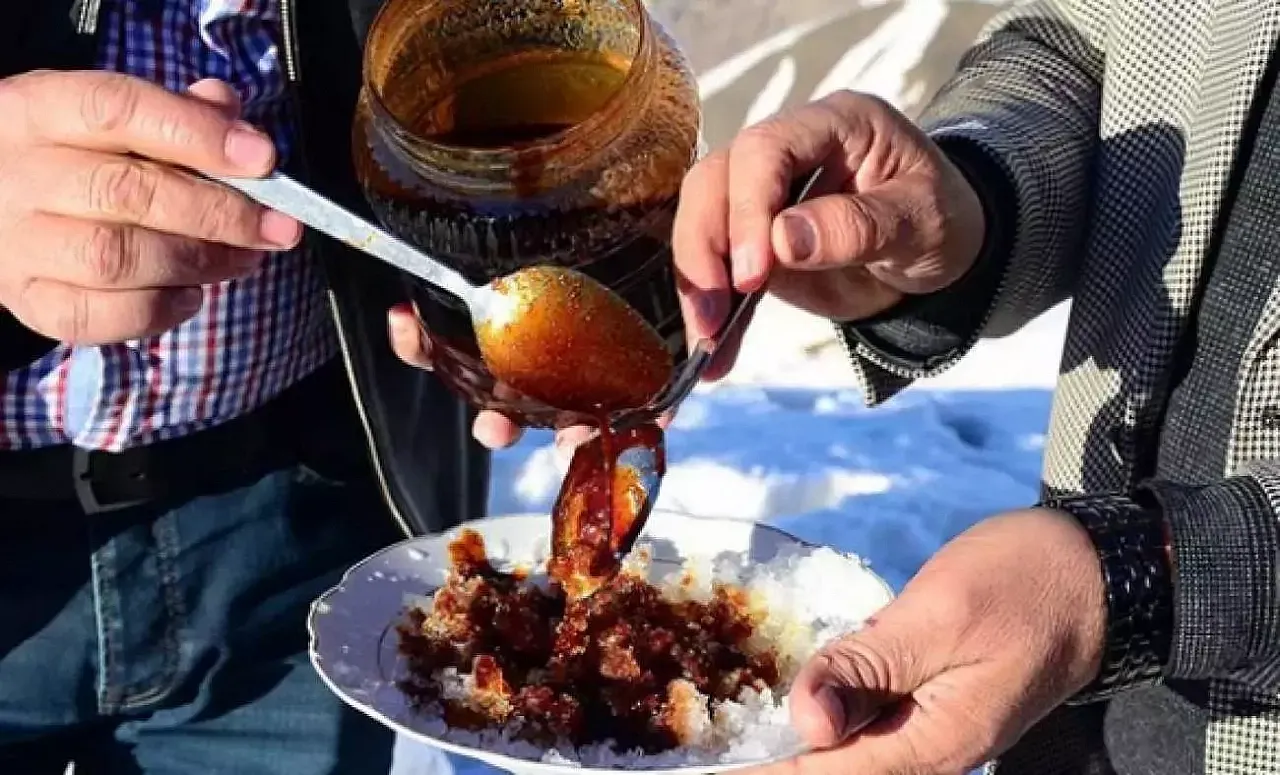 Kar ve Pekmez Geleneği: Doğal Bir Şifa Kaynağı mı?