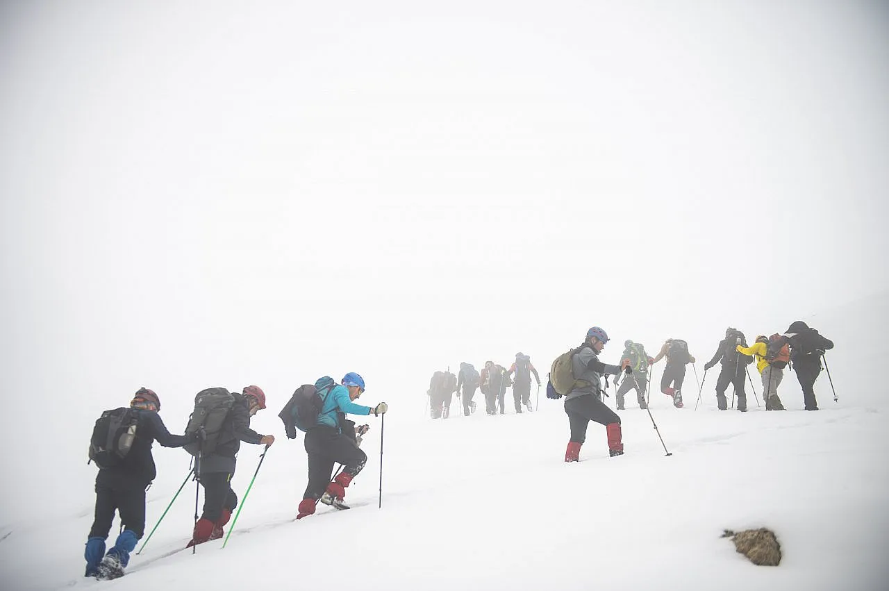 Tunceli'nin 3 bin rakımlı zirveleri, çevre illerden dağcıları ağırlamaya başladı