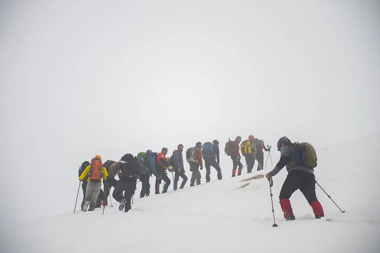 Tunceli'nin 3 bin rakımlı zirveleri, çevre illerden dağcıları ağırlamaya başladı