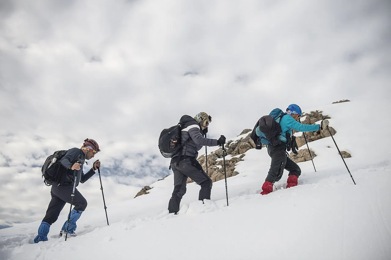 Tunceli'nin 3 bin rakımlı zirveleri, çevre illerden dağcıları ağırlamaya başladı