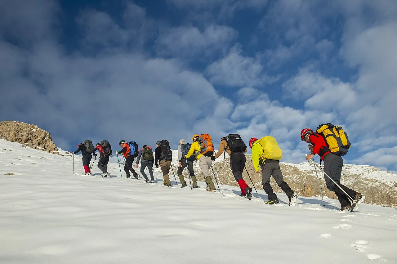 Tunceli'nin 3 bin rakımlı zirveleri, çevre illerden dağcıları ağırlamaya başladı