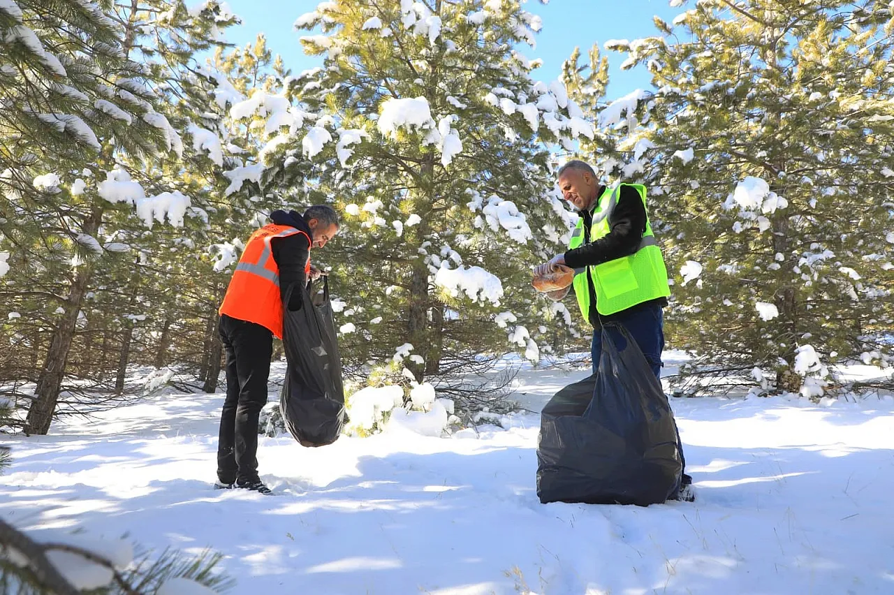 Elazığ'da doğaya yem bırakıldı
