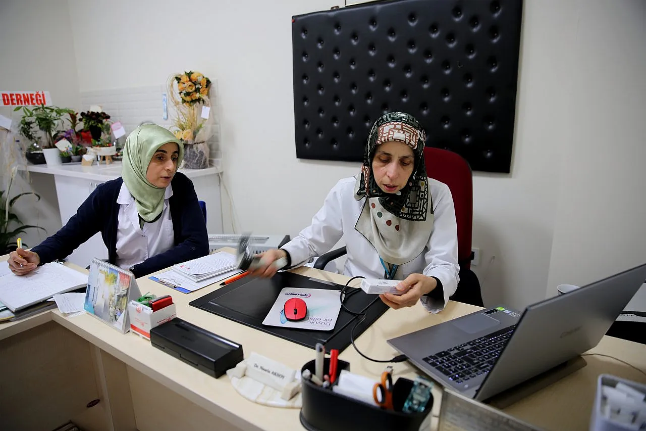 Her şey hasta dedesine yardımcı olabilmek için başladı!