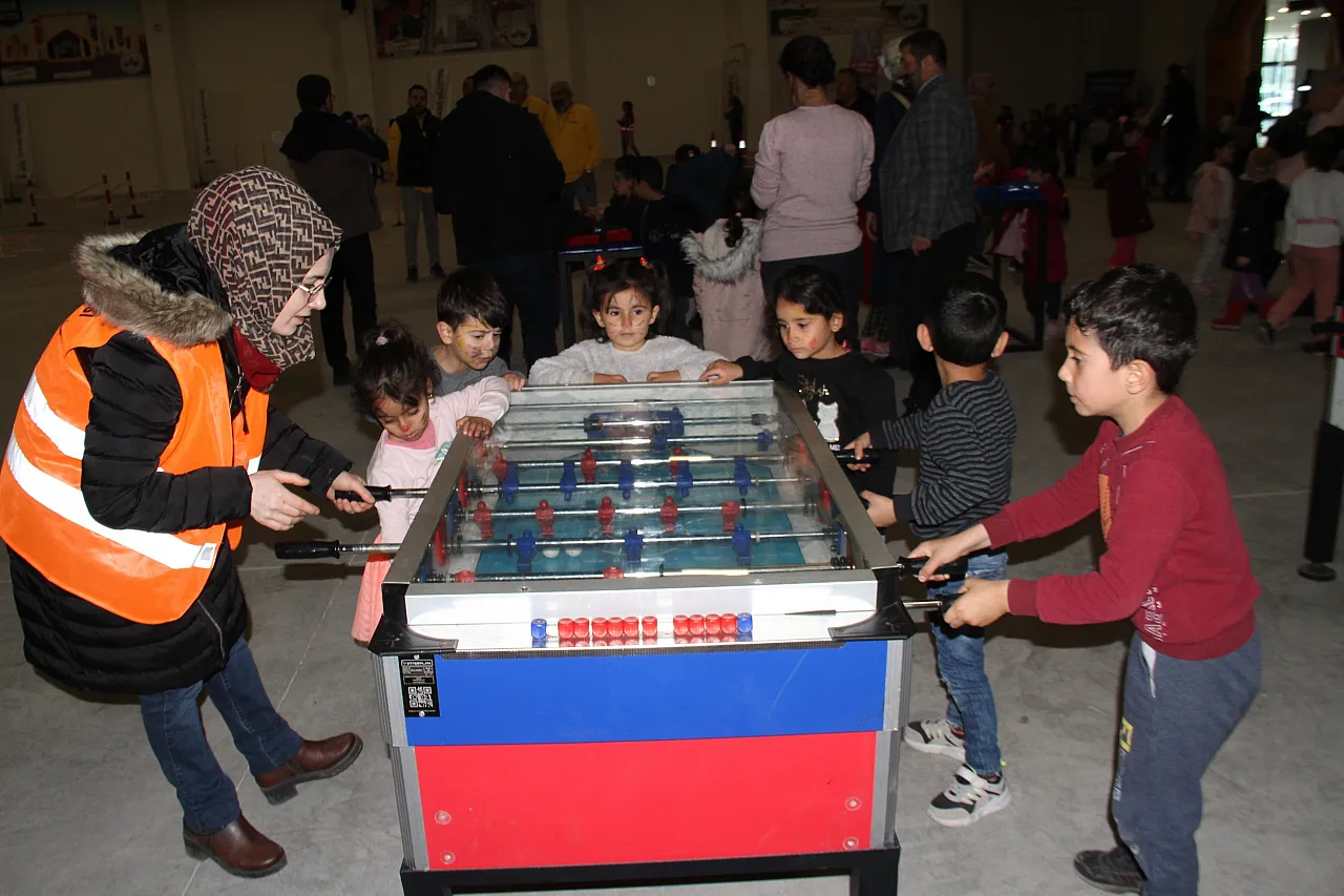 Elazığ'da düzenlenen festivalde çocuklar doyasıya eğlendi