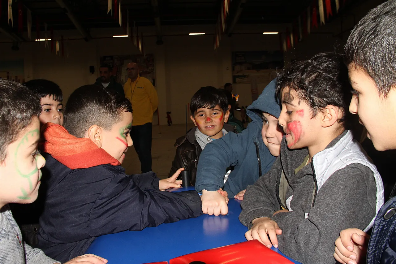 Elazığ'da düzenlenen festivalde çocuklar doyasıya eğlendi