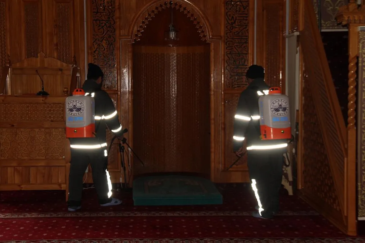 Elazığ'da camiler 'Gül' kokuyor