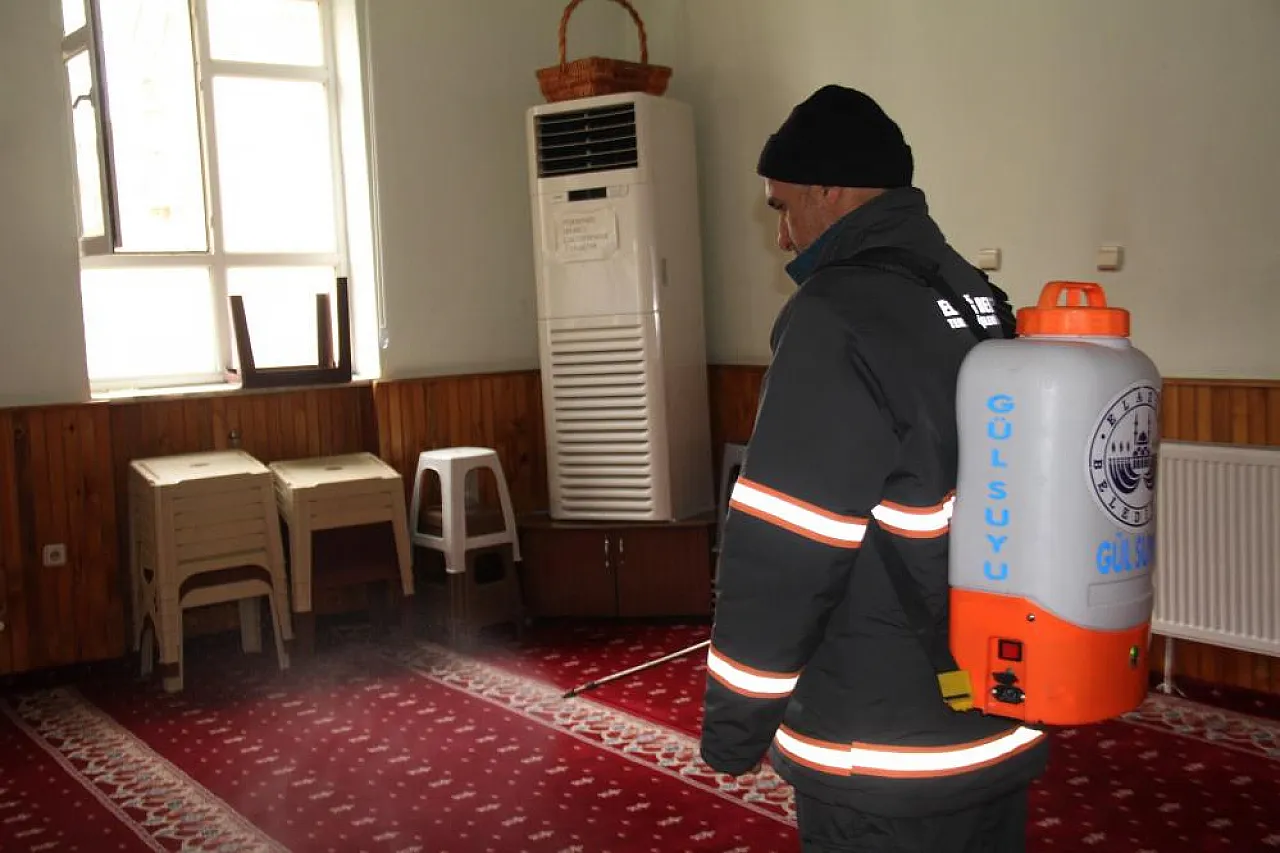 Elazığ'da camiler 'Gül' kokuyor