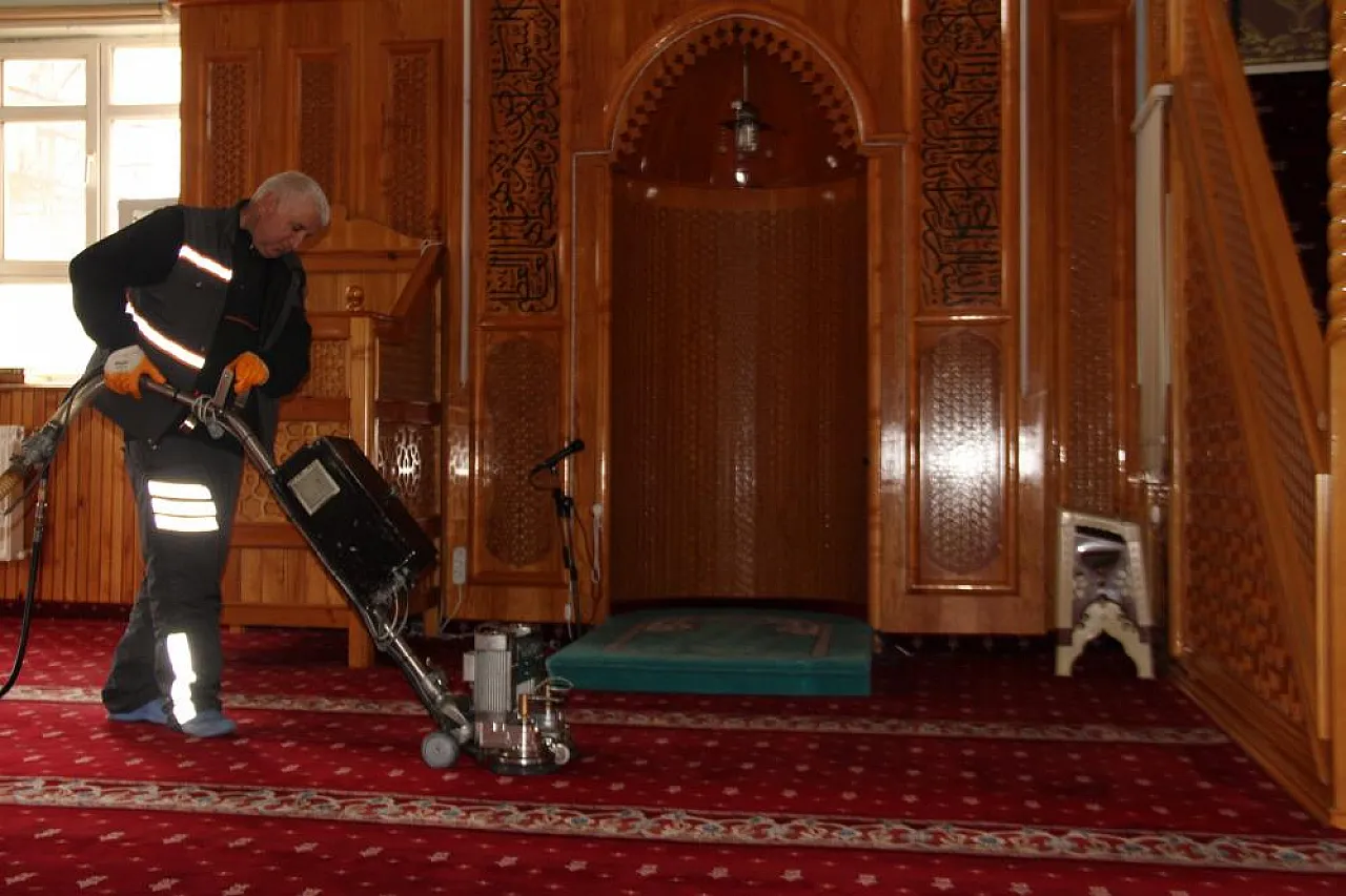 Elazığ'da camiler 'Gül' kokuyor