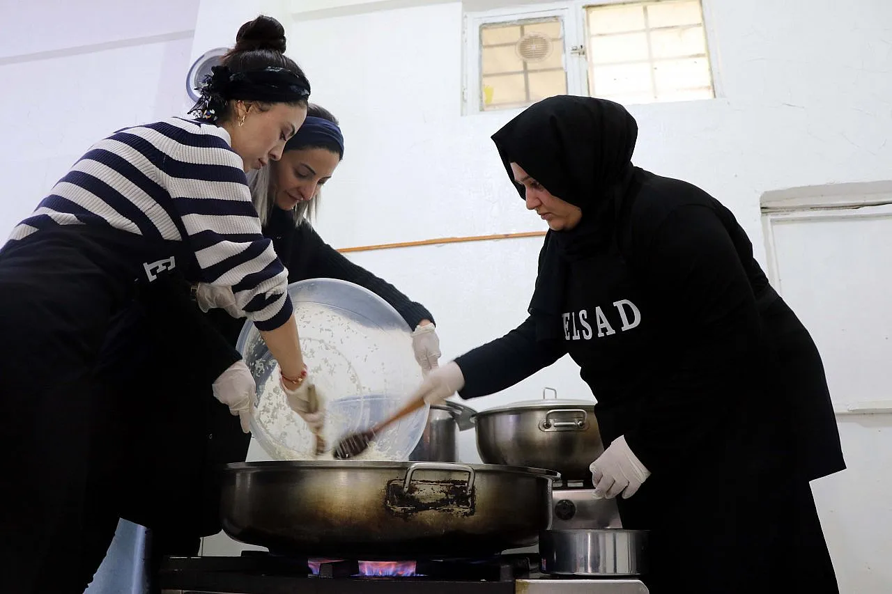 Elazığlı anneler depremzedeleri unutmadı!
