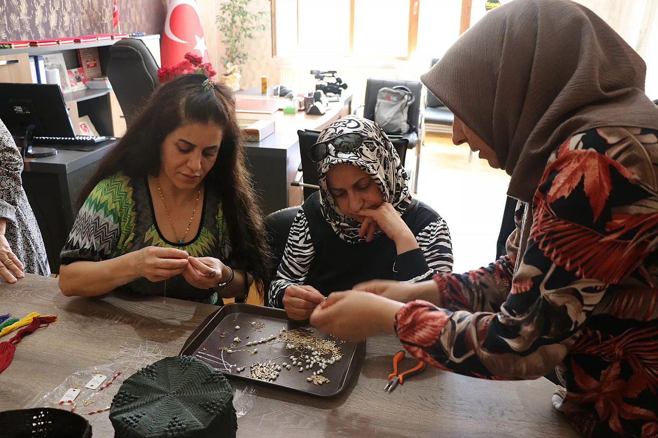 Elazığlı kadınlardan ev ekonomisine büyük katkı