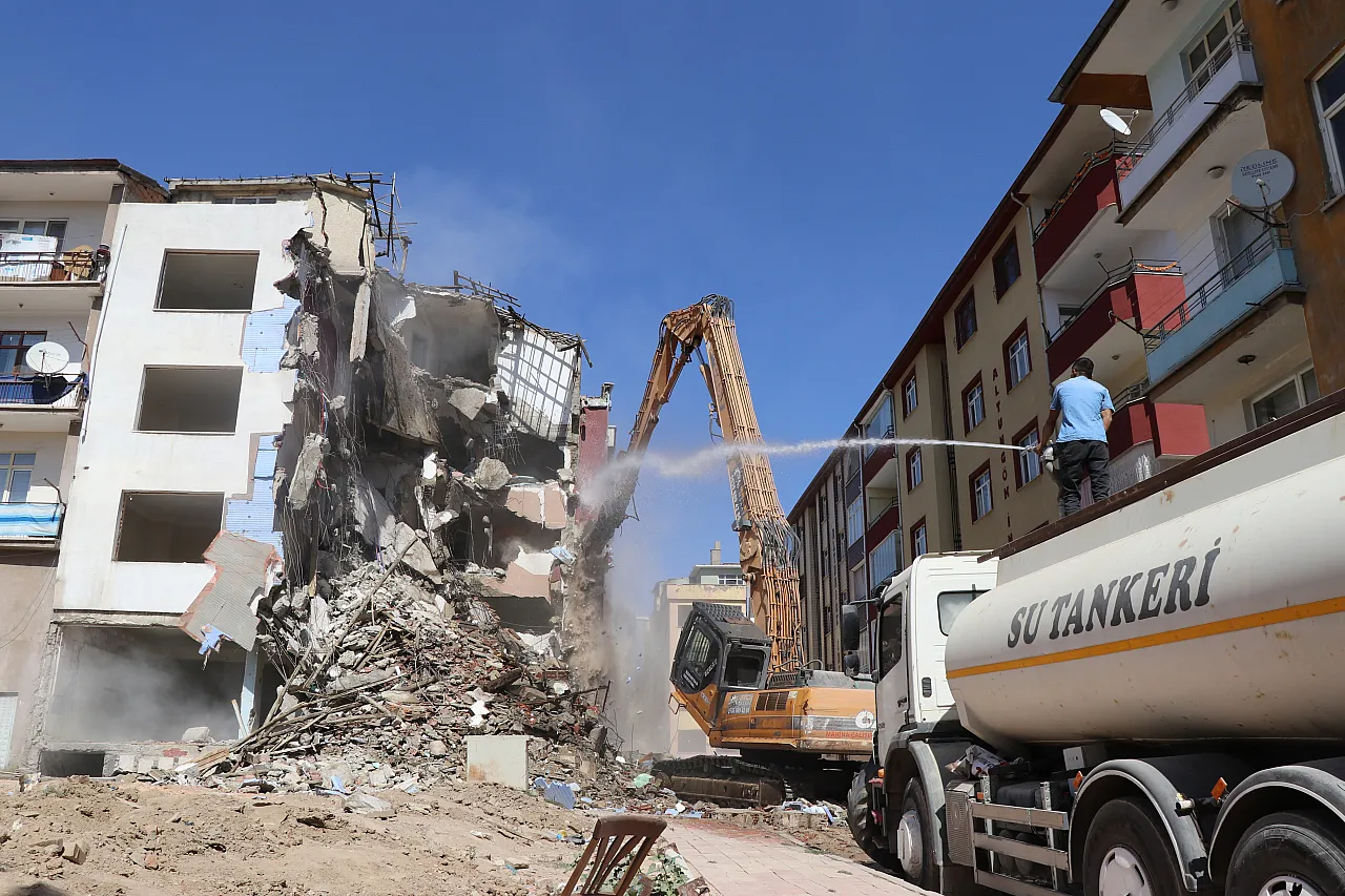 Elazığ'daki yıkımların yüzde 46'sı gerçekleştirildi