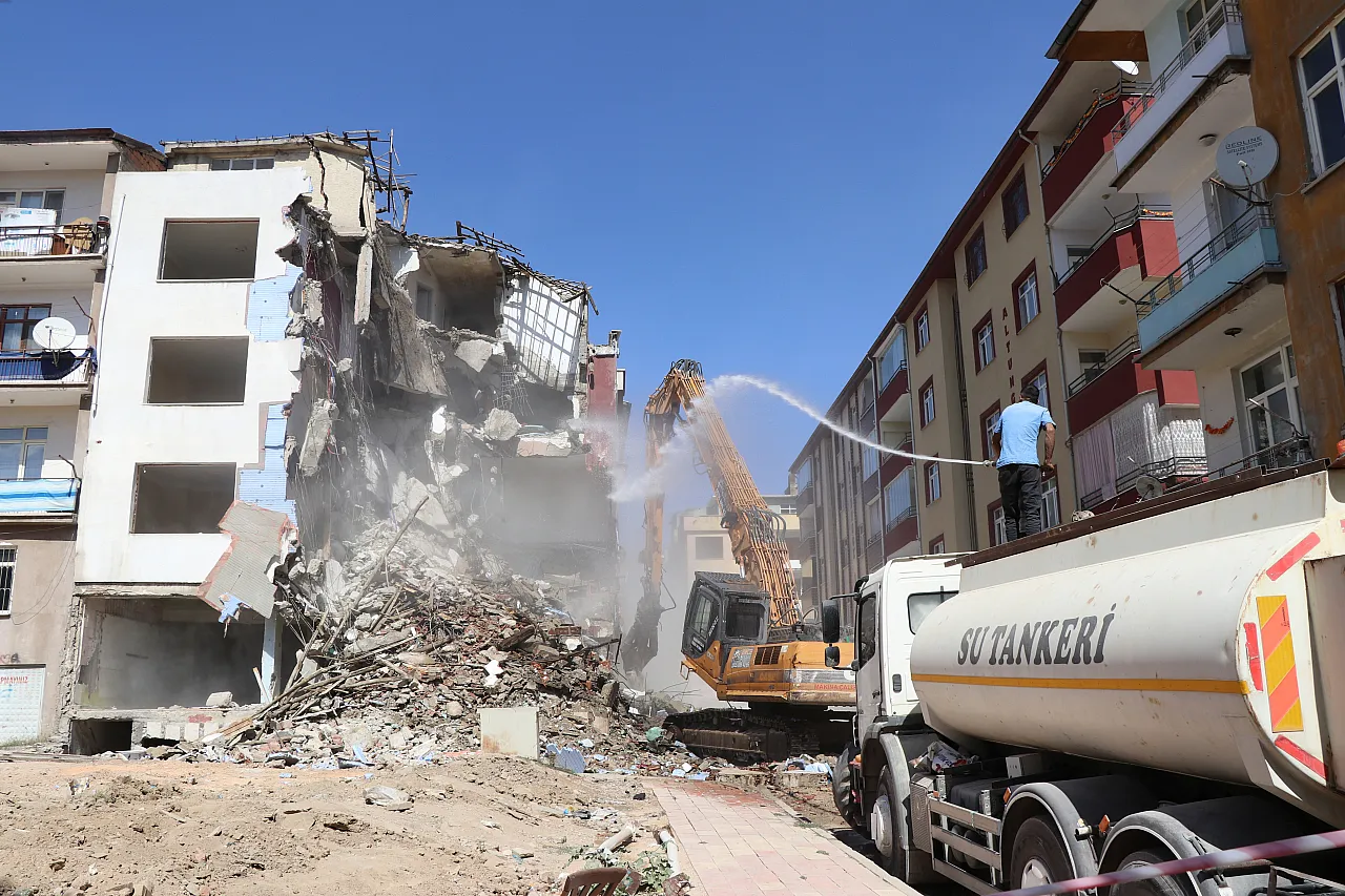 Elazığ'daki yıkımların yüzde 46'sı gerçekleştirildi