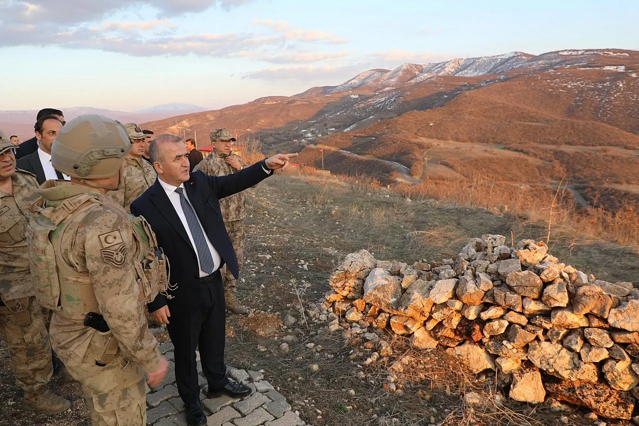 Vali Hatipoğlu'ndan Karakoçan'da Çifte Ziyaret: Askerlere İftar, Kaplıca Tesislerinde İnceleme!