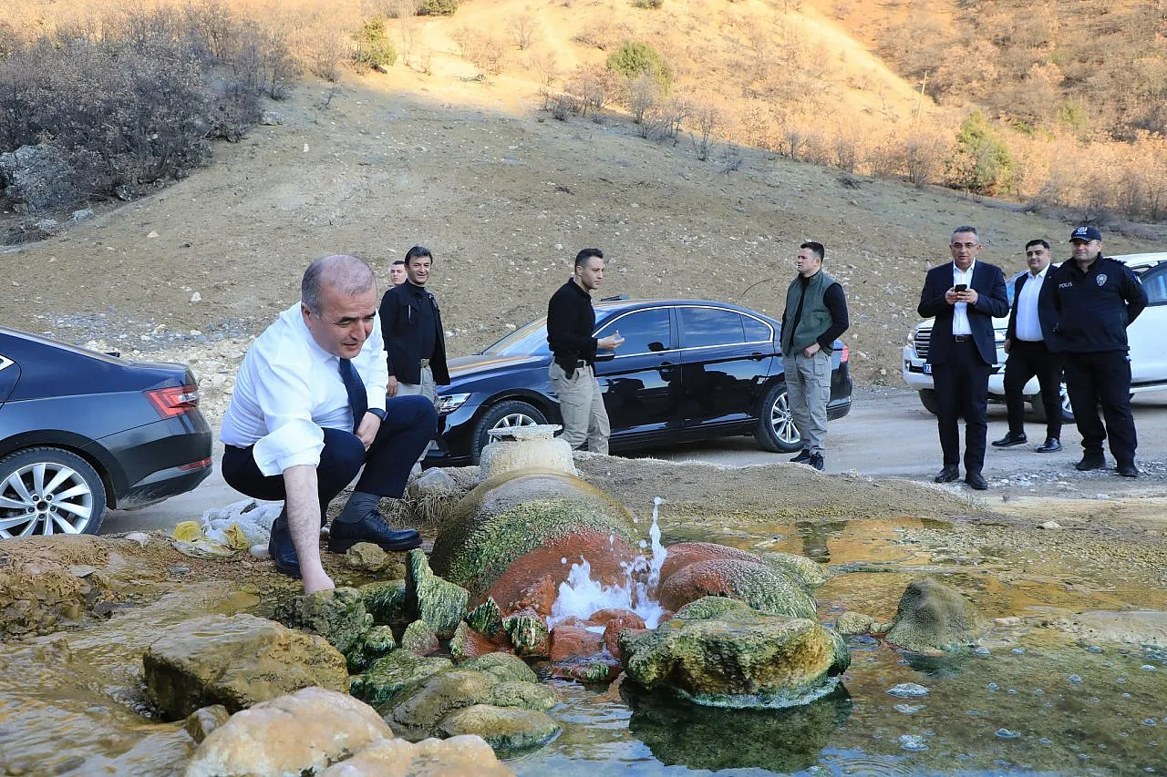 Vali Hatipoğlu'ndan Karakoçan'da Çifte Ziyaret: Askerlere İftar, Kaplıca Tesislerinde İnceleme!