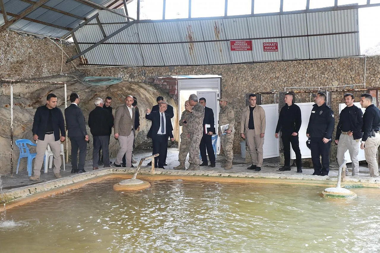 Vali Hatipoğlu'ndan Karakoçan'da Çifte Ziyaret: Askerlere İftar, Kaplıca Tesislerinde İnceleme!