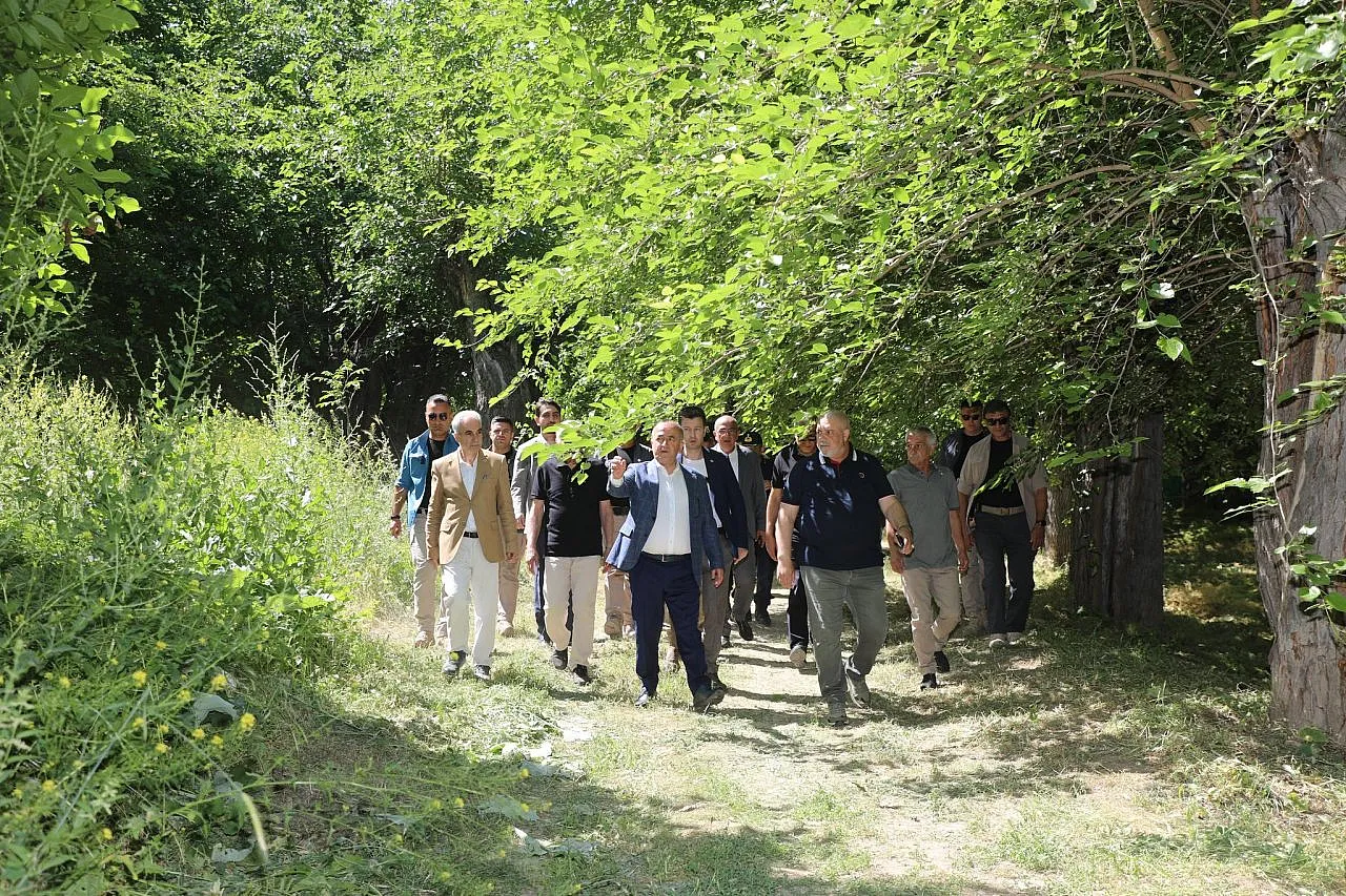 Vali Hatipoğlu'ndan Tayini Çıkan Jandarmalara Plaketli Veda, Köy Halkına Yakın İlgi!