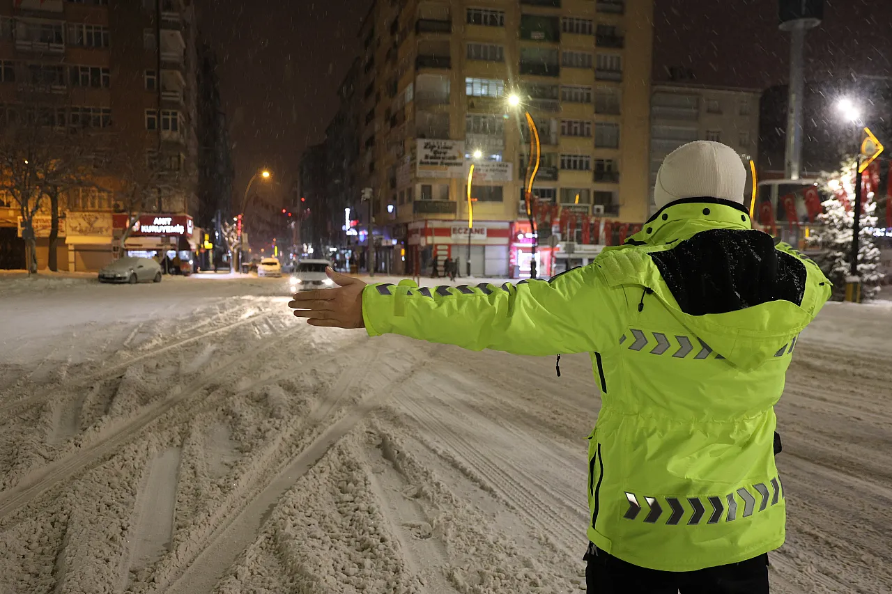 Yeni yılın ilk saatlerinde polis ekiplerinden denetim