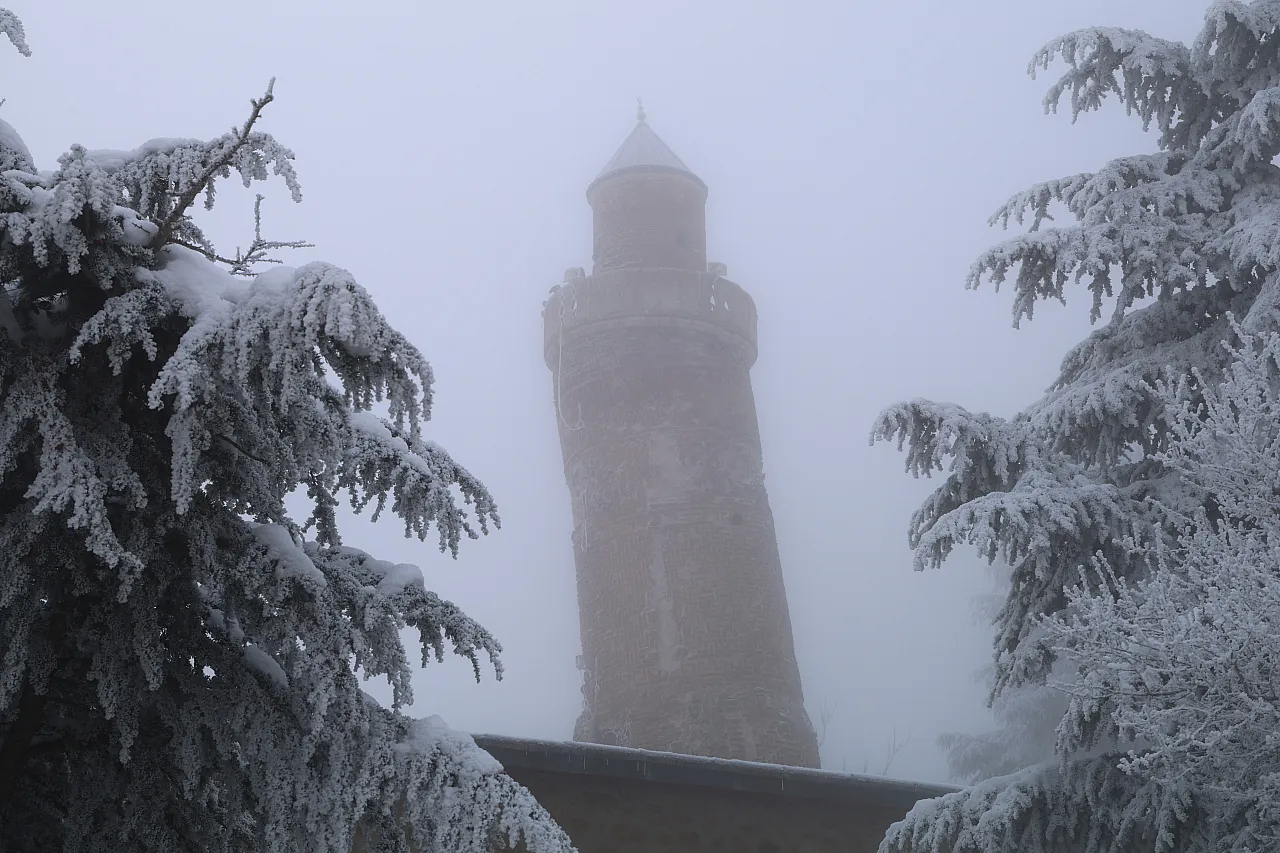 Harput'ta masalsı kış: Sis bulutları 4 bin yıllık tarihi kuşattı