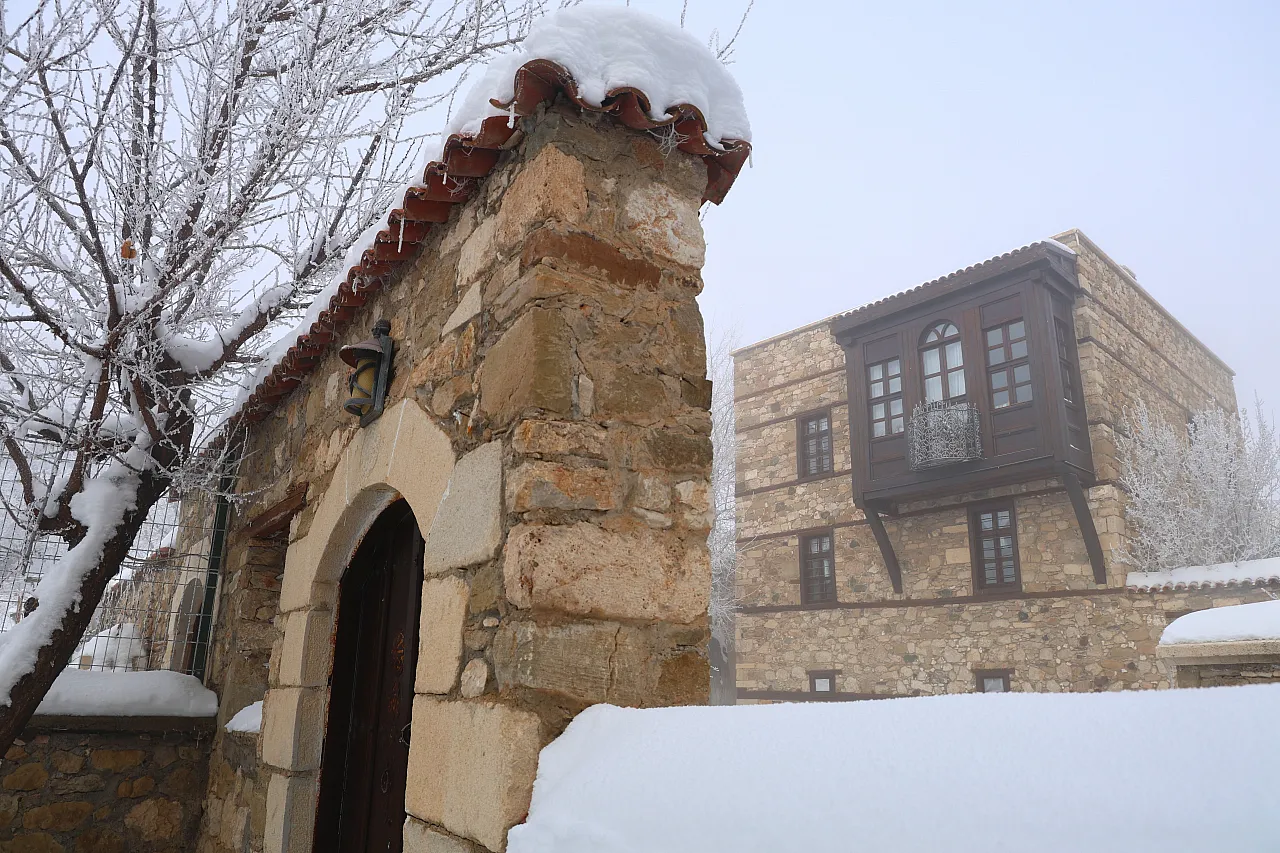 Harput'ta masalsı kış: Sis bulutları 4 bin yıllık tarihi kuşattı