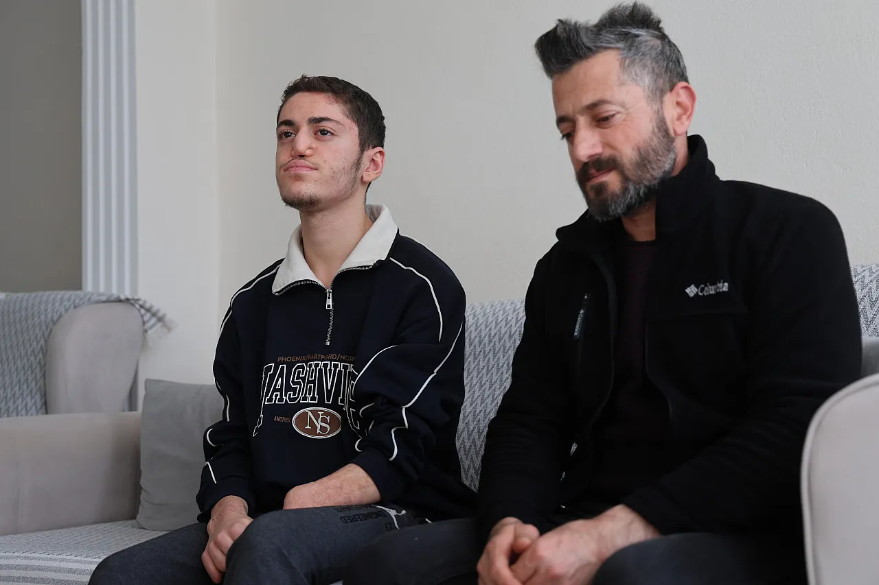 Elazığlı Ahmet Emre'nin 'biyonik' hayali: Uzuvlarını kaybetti ama azmini asla!