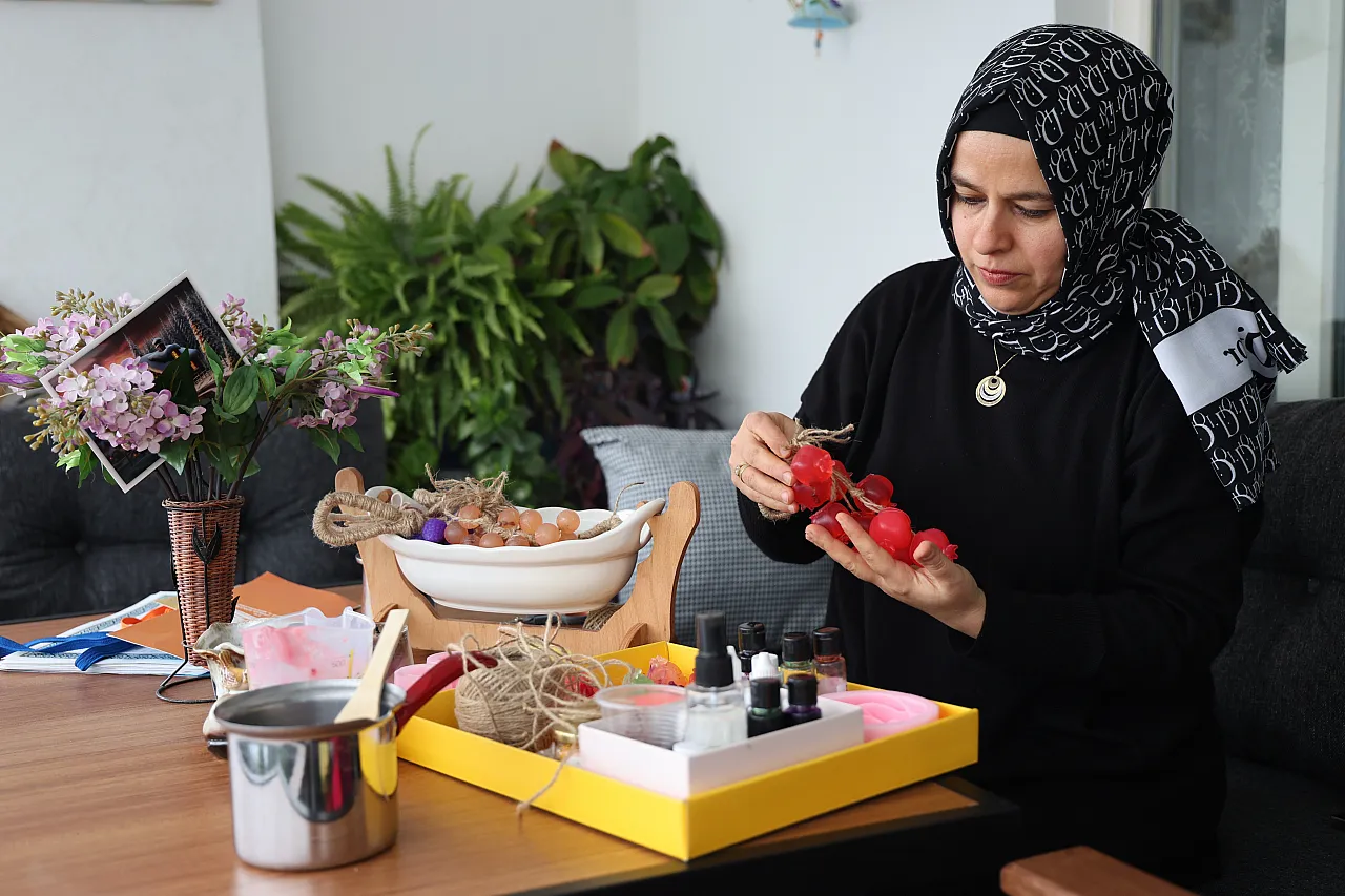 İğneyle kuyu kazdı, 300 kadına ekmek kapısı açtı: İşte Elazığ'ın Mesuda ustası