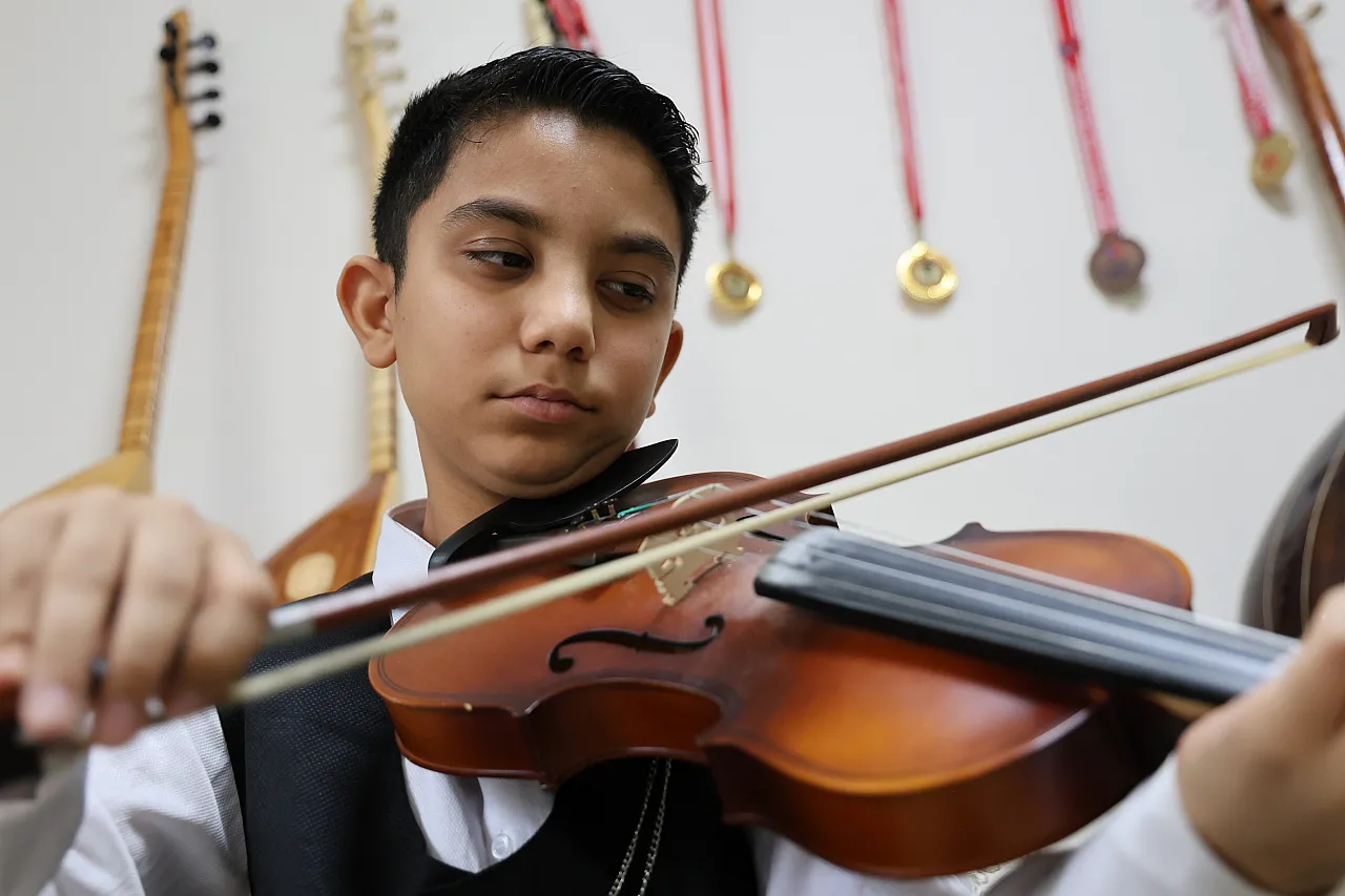 Depremle yıkıldılar, müzikle yeniden doğdular: İşte Kaplan ailesinin umut hikayesi