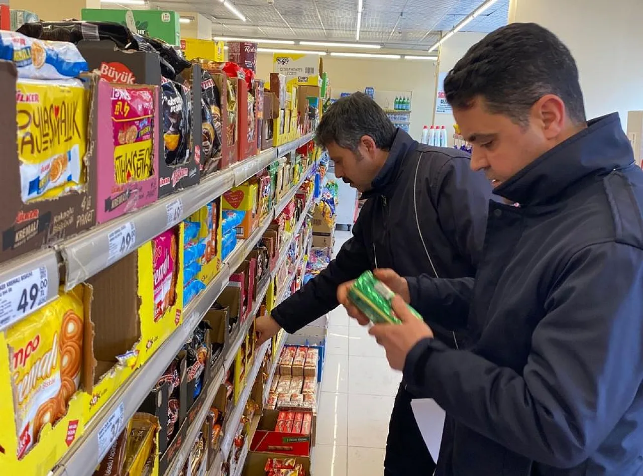 Elazığ zabıtası Ramazan mesaisinde: Marketlere sıkı denetim