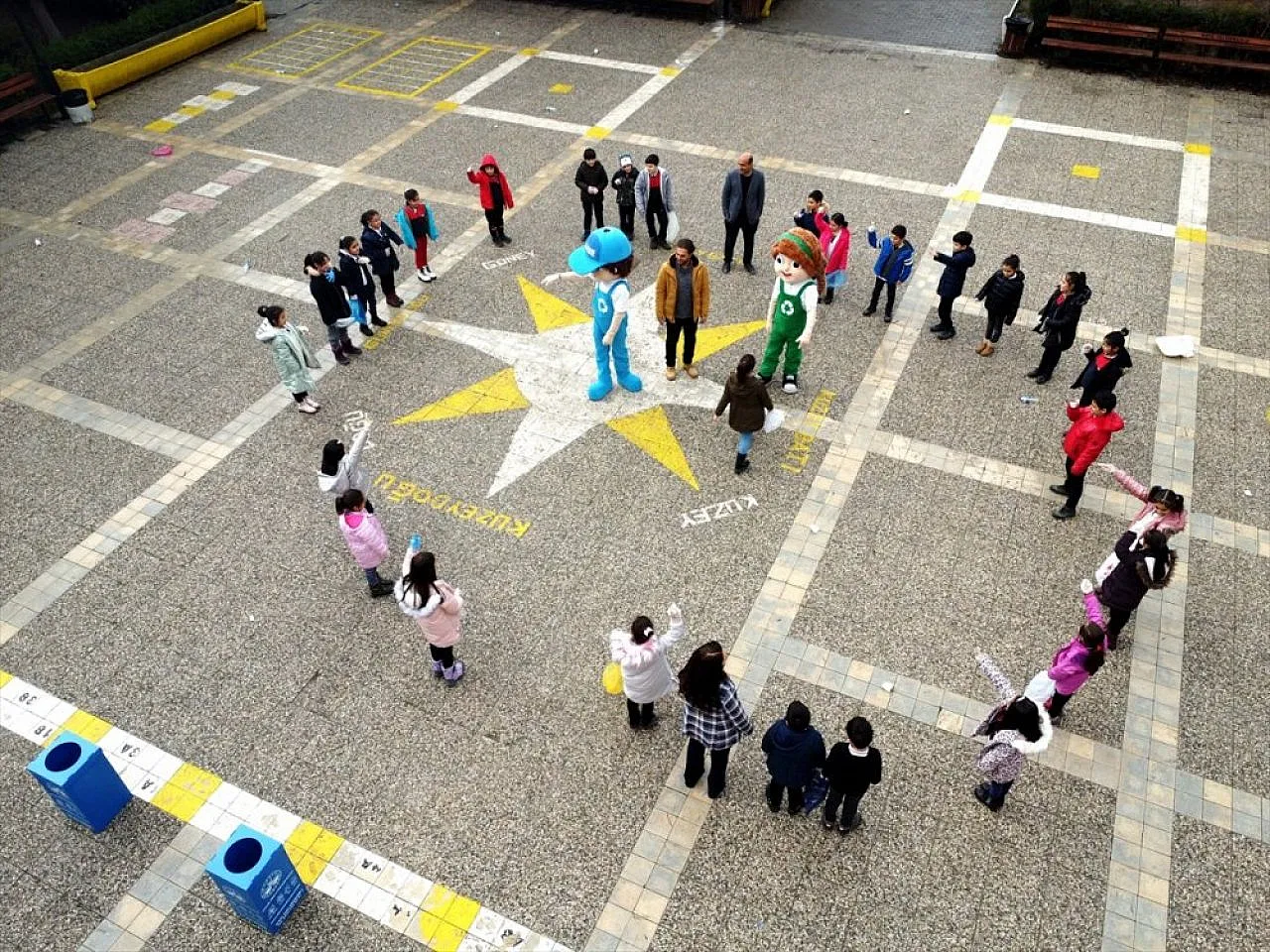 Çevreci maskotlar 'İklim' ve 'Yağmur'dan öğrencilere anlamlı bilgilendirme