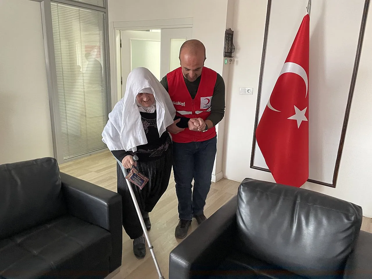 Elazığlı Nazire nineden duygulandıran yardım!