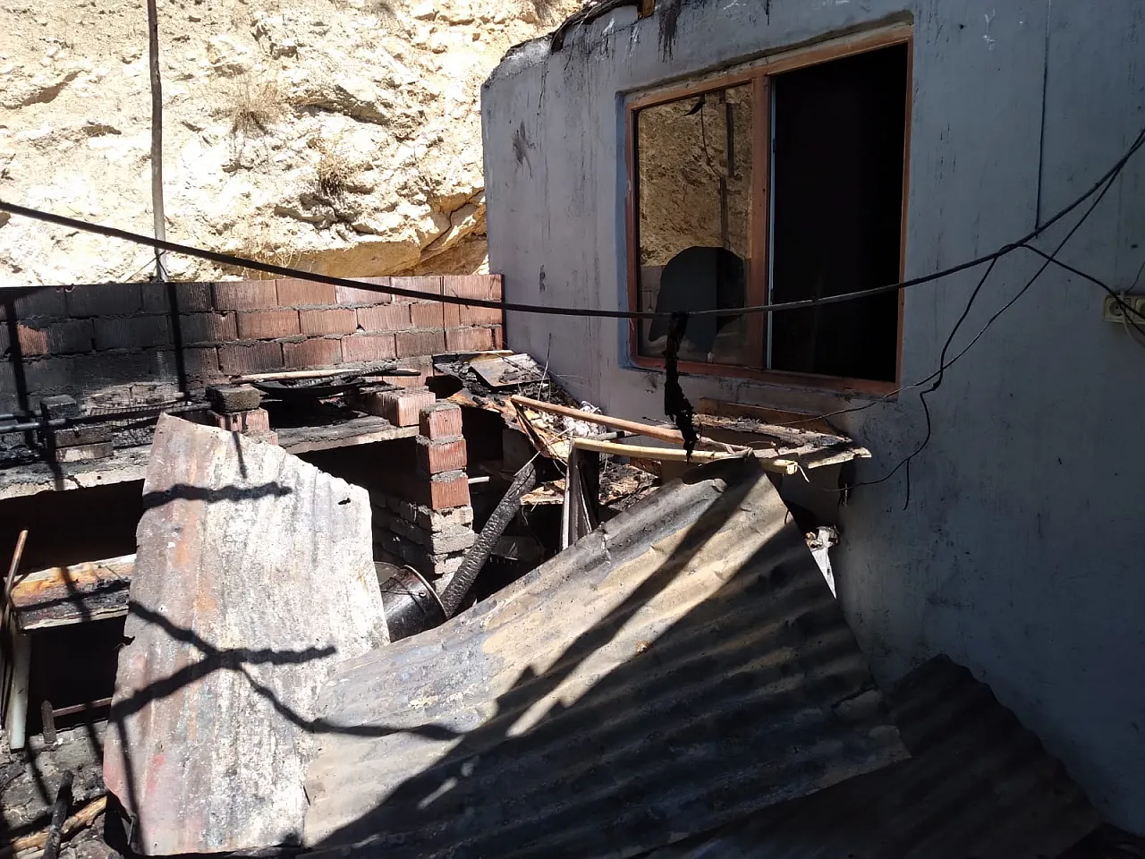 İş yerindeki buzdolabı bomba gibi patladı!